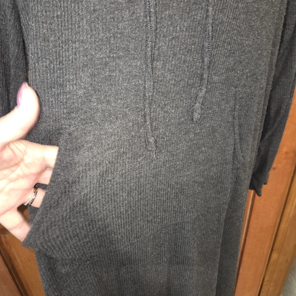Cozy Charcoal Gray Hooded Robe/Lounger - Picture 3 of 9